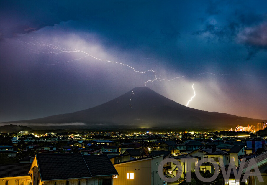 The 16th 雷写真コンテスト受賞作品 Academic Work Prize -Mt. Fuji comes to life-